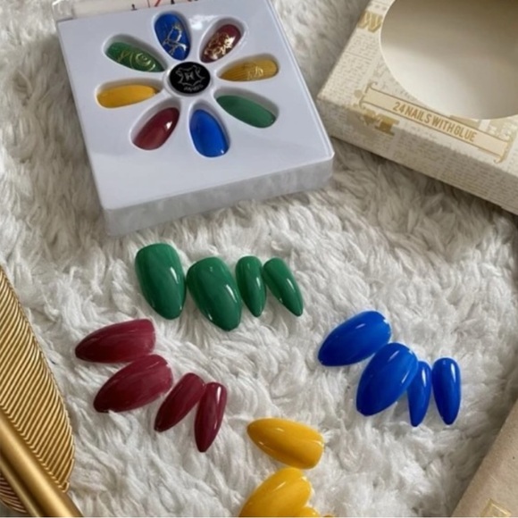 🪷 Harry Potter 24 Nail Set With Glue & Nail File Set - Picture 3 of 6